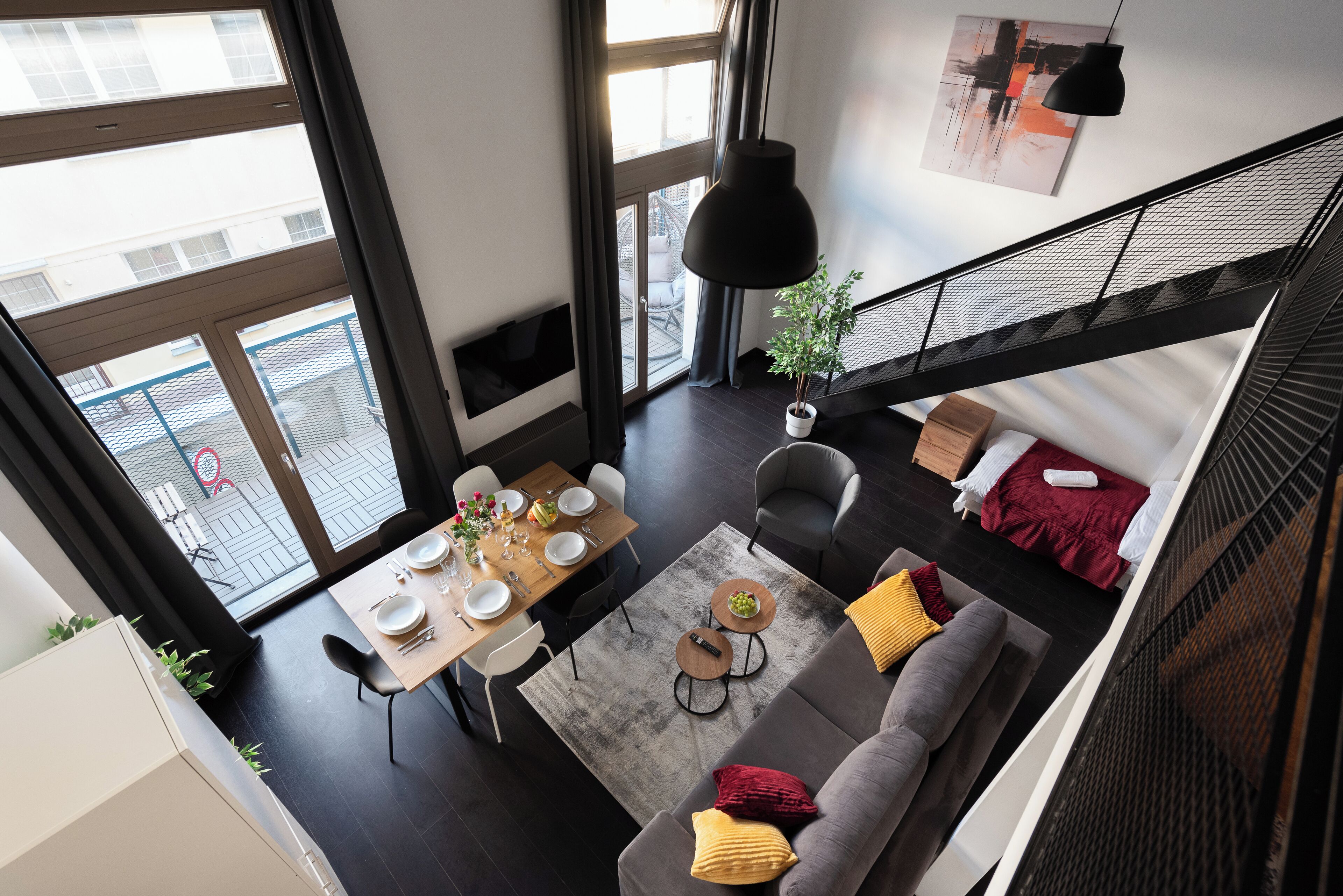 Comfort appartement, uitzicht op de binnenplaats | Woonruimte | Een 50-inch ledtelevisie met kabelzenders