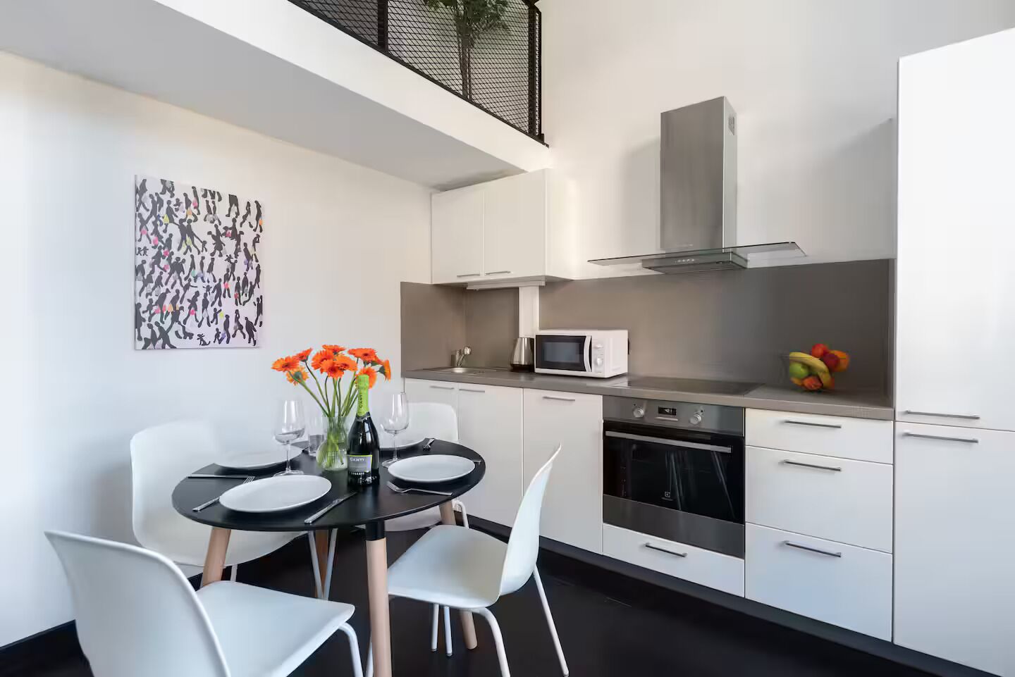 Habitación Confort | Cocina privada | Frigorífico, microondas, horno y placa de cocina