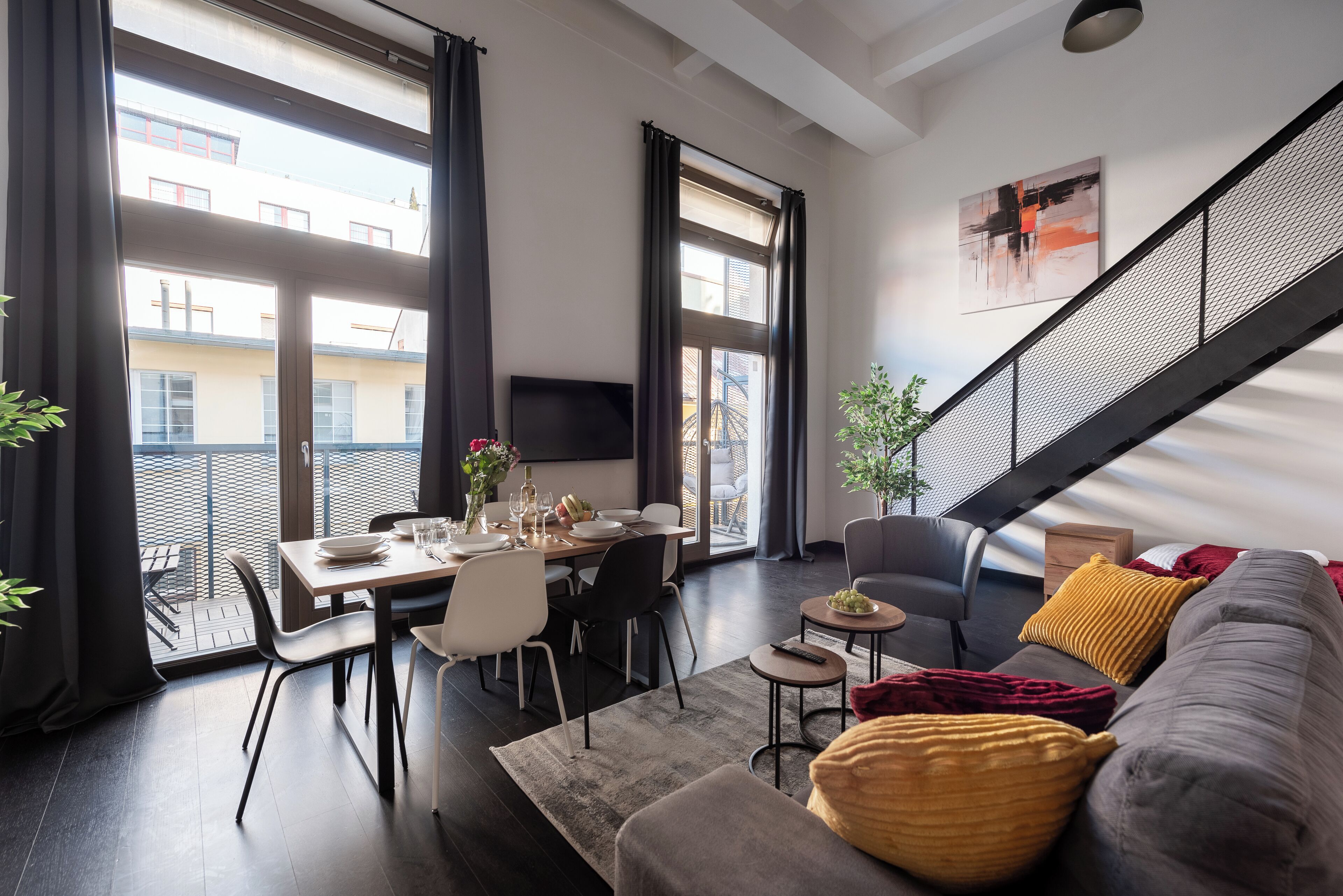 Appartement Confort, vue cour intérieure | Draps en coton égyptien, literie de qualité supérieure