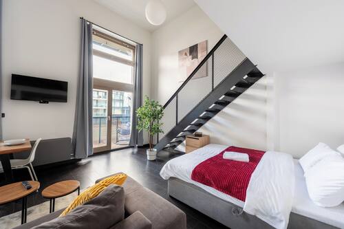 Superior-Apartment, Balkon, Stadtblick | Wohnbereich