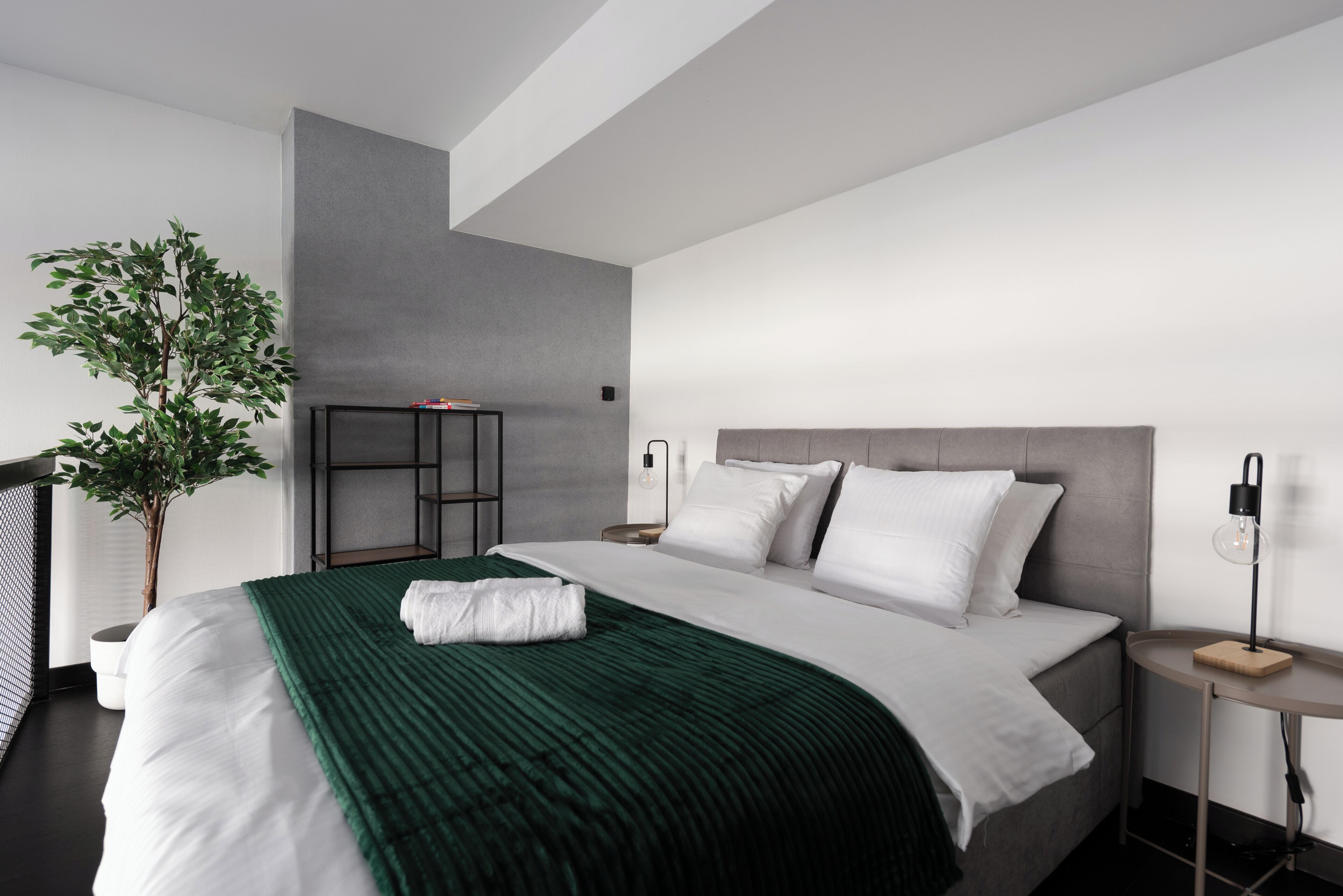 Comfort-Apartment | Hochwertige Bettwaren, individuell dekoriert, individuell eingerichtet