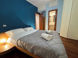 2 chambres, fer et planche à repasser, Wi-Fi, draps fournis