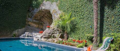 Een verwarmd zwembad