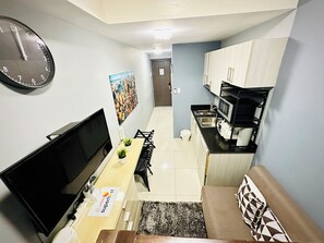 Living area - Stylish Luxe Apartment at SMDC Green Residences Taft beside of DLSU Manila (Manila)