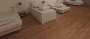 6 bedrooms, iron/ironing board, WiFi