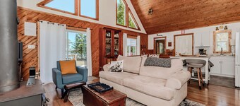 Lakeview Loft: A-Frame Escape Tobermory