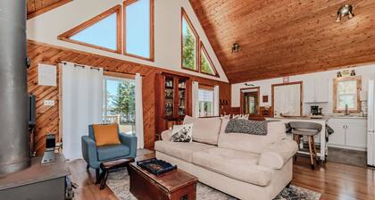 Lakeview Loft: A-Frame Escape Tobermory