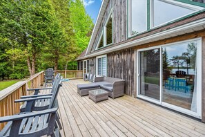 Terrace/patio - Lakeview Loft: A-Frame Escape Tobermory With AC (Tobermory)