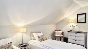 Basic dubbelrum - utsikt mot trädgården (delat badrum) | Free WiFi, bed sheets