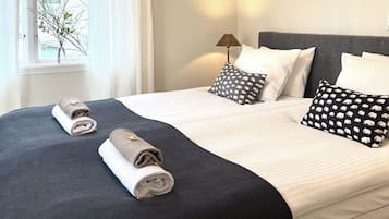 Comfort dubbelrum - utsikt mot trädgården (delat badrum) | Gratis wifi, beddengoed