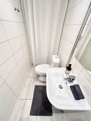 Bathroom - Fjällbacka Bed & Breakfast (Fjällbacka)