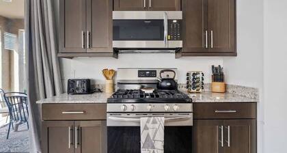 Luxe Queen Creek Home w/ Pool, Yard, Work Station
