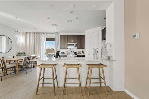 Luxe Queen Creek Home w/ Pool, Yard, Work Station