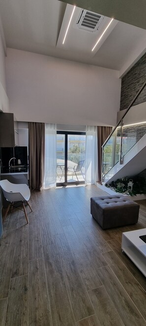 Superior Suite, Partial Sea View | 1 bedroom, minibar, in-room safe, soundproofing - LUXSUITES (Pangaio)