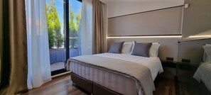 1 bedroom, minibar, in-room safe, soundproofing - LUXSUITES (Pangaio)