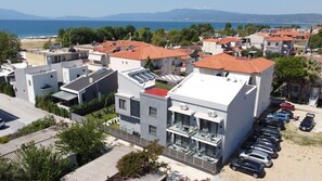 Exterior detail - LUXSUITES (Pangaio)