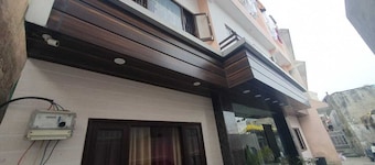 Hotel Shri Radha Niwas