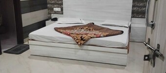 Hotel Shri Radha Niwas