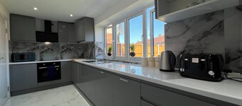 New 3 Bedroom, 3 shower, ideal for Contractors,Companies & Temporary Relocation