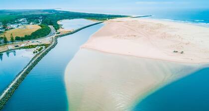 250metres from Beach & Breakwall. Seaweeds Cabin best kept secret in Harrington.