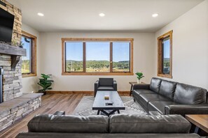 Smart TV, fireplace - Black Hills Haven: Serene Retreat Near Deadwood & Boulder Canyon Golf Club (Sturgis)
