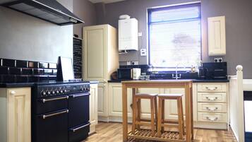 Cookware/dishes/utensils