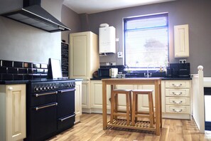 Cookware/dishes/utensils