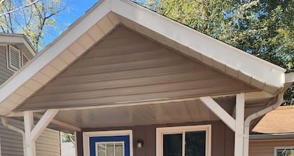 Studio Cabins - Delightful studio cabins located at Outrigger Resort sleep 4! 1/4 mile away from Indiana Beach Amusement Park. These cabins have options featuring two (2) queen beds OR one (1) queen and one (1) futon. 350-450 square feet. All studio