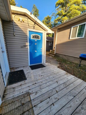 Exterior detail - Studio Cabins - Delightful studio cabins located at Outrigger Resort sleep 4! 1/4 mile away from Indiana Beach Amusement Park. These cabins have options featuring two (2) queen beds OR one (1) queen and one (1) futon. 350-450 square feet. All studio (Monticello)