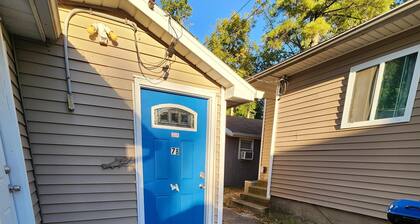 Studio Cabins - Delightful studio cabins located at Outrigger Resort sleep 4! 1/4 mile away from Indiana Beach Amusement Park. These cabins have options featuring two (2) queen beds OR one (1) queen and one (1) futon. 350-450 square feet. All studio