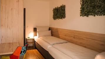 2 bedrooms, WiFi, bed sheets