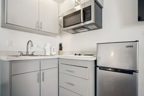 Fridge, microwave, oven, stovetop - Spectra Paradise 226 I Spacious Studio (Las Vegas)