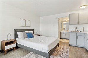 Bureau, fer et planche à repasser, lit parapluie, Wi-Fi gratuit