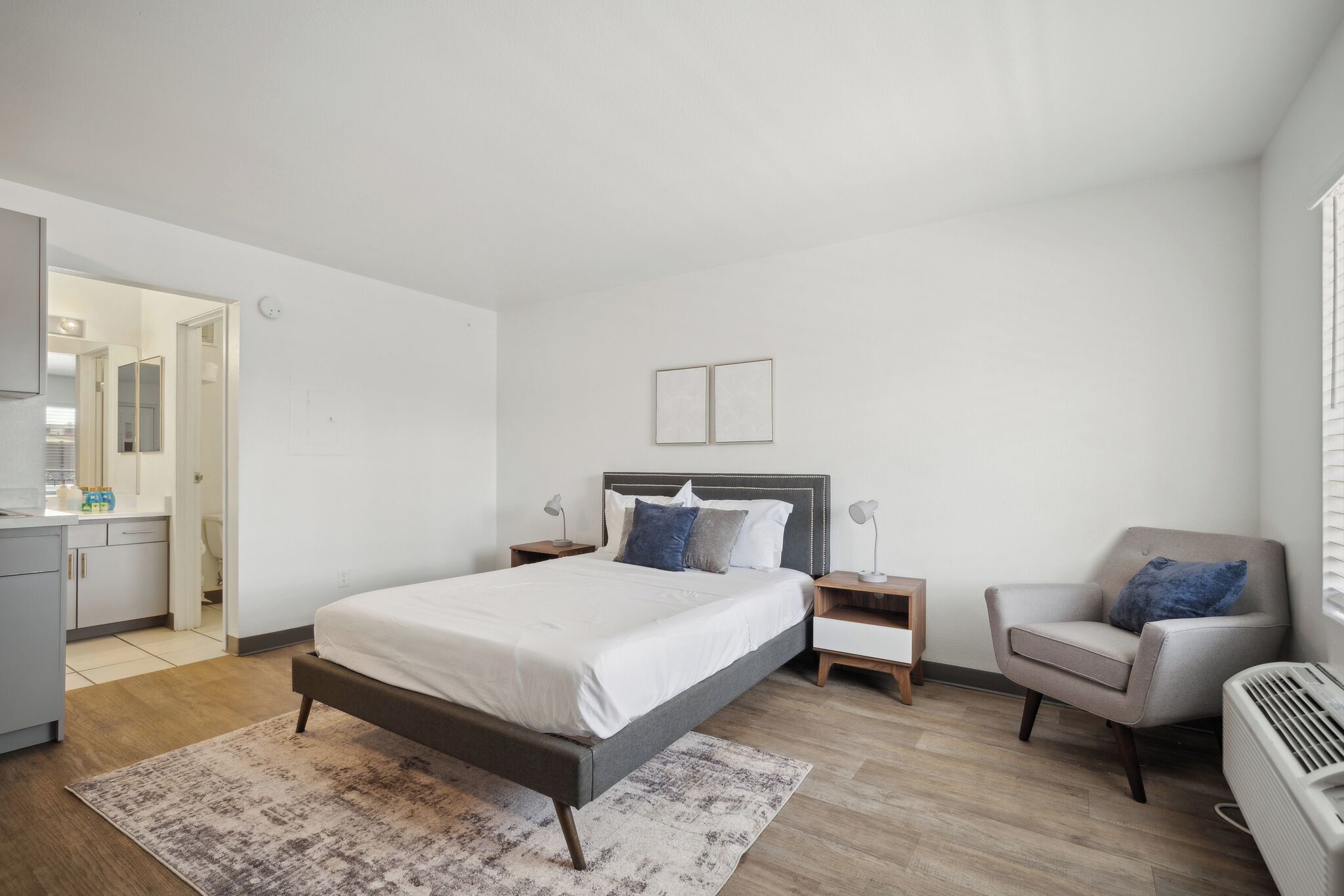1 Schlafzimmer, Schreibtisch, Bügeleisen/Bügelbrett, Reisekinderbett