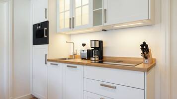 Geladeira, fogão, cooktop, lava-louças