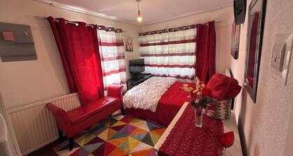 Room-charming London Guest Room With Gar