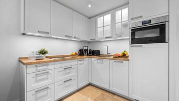 Geladeira, fogão, cooktop, lava-louças