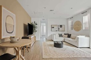 智能电视、办公室