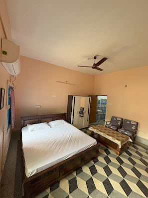 2 bedrooms, iron/ironing board, WiFi, bed sheets - 2BHK Homestay @ Gundicha Temple Best 4 Ratha Yatra (Puri)