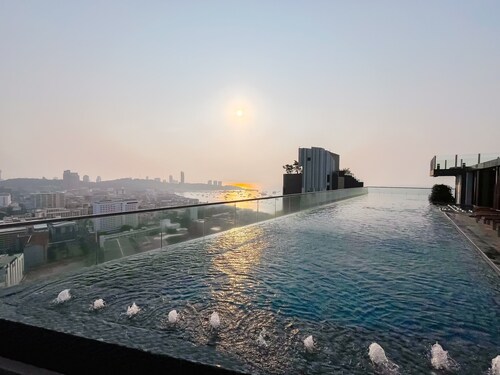 The base central Pattaya 