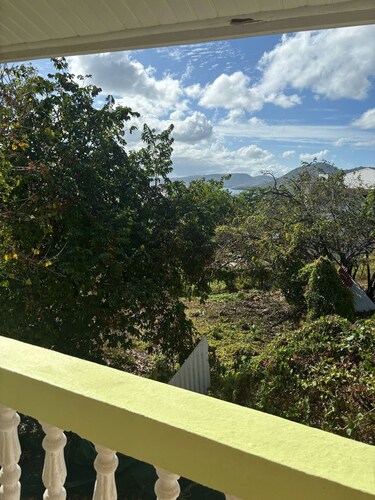 Accommodation close to beaches and shops 