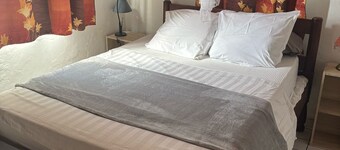 Accommodation close to beaches and shops 