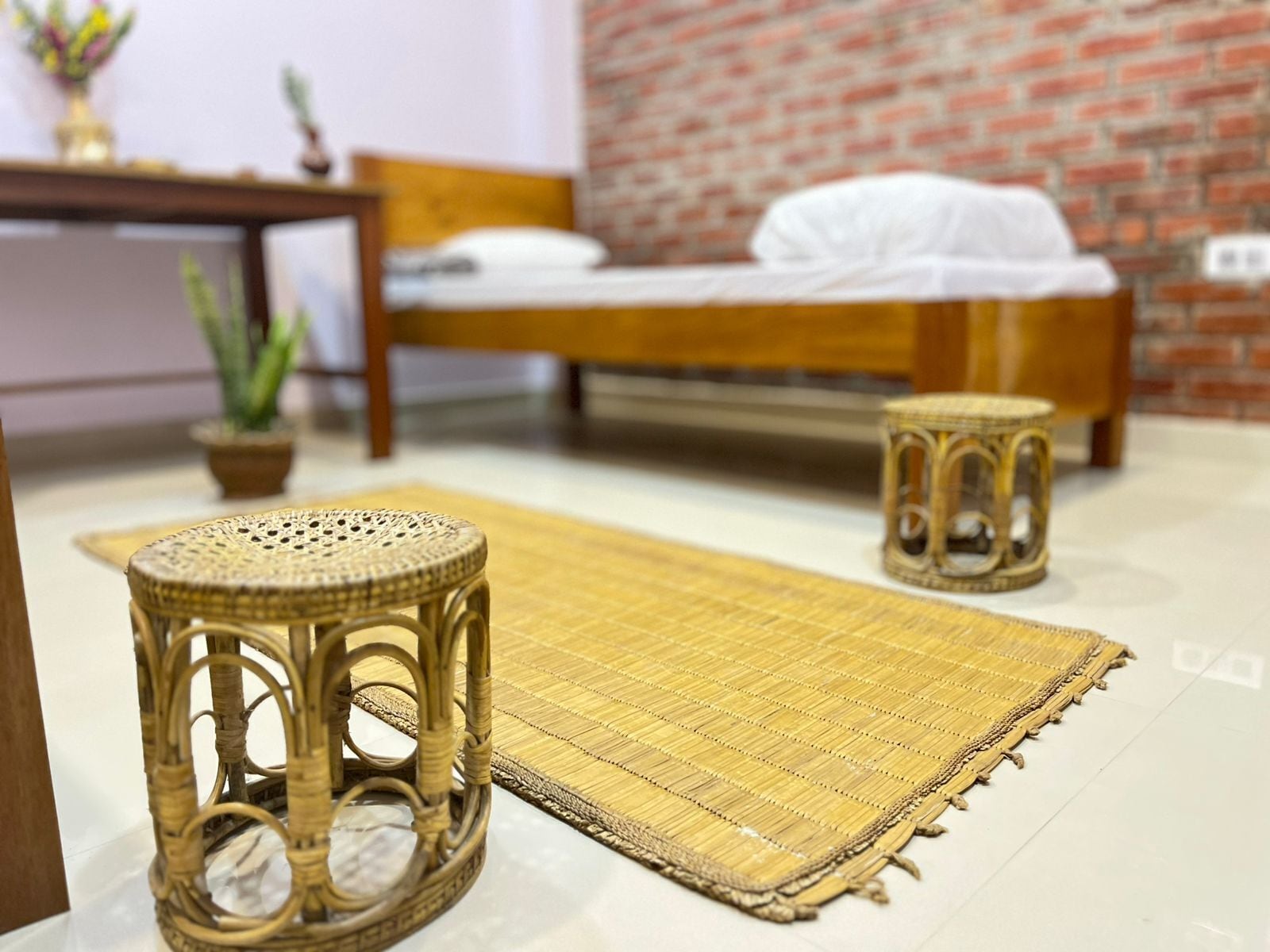 Desk, laptop workspace, free WiFi, bed sheets