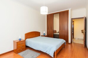 1 chambre, fer et planche Ă repasser, Wi-Fi gratuit, draps fournis