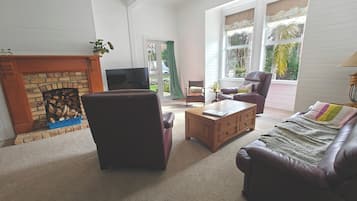 Smart-TV, Kamin, Drucker