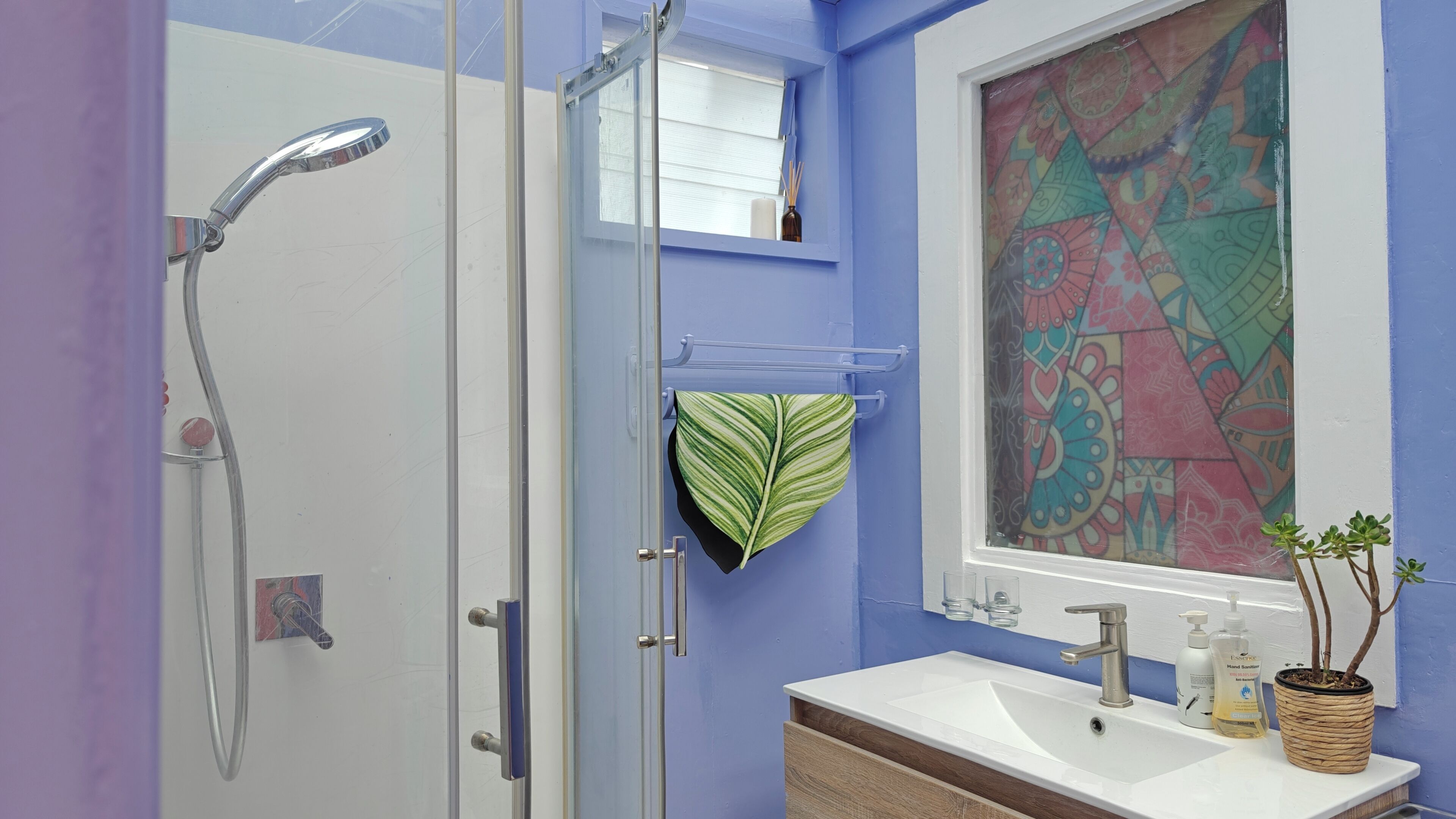 淋浴设施、吹风机、毛巾、肥皂