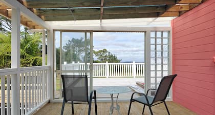 Avocado Orchard Escape with Mountain Views & Artist Studio, Pet-Friendly!
