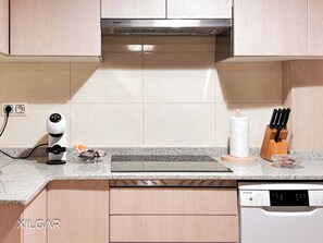 Private kitchen - XILGAR Casa VeiraMar a few meters from the beach (A Pobra do Caramiñal)