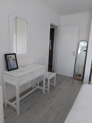 1 bedroom, iron/ironing board, bed sheets, wheelchair access