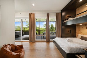 5 bedrooms, desk, free WiFi, bed sheets
